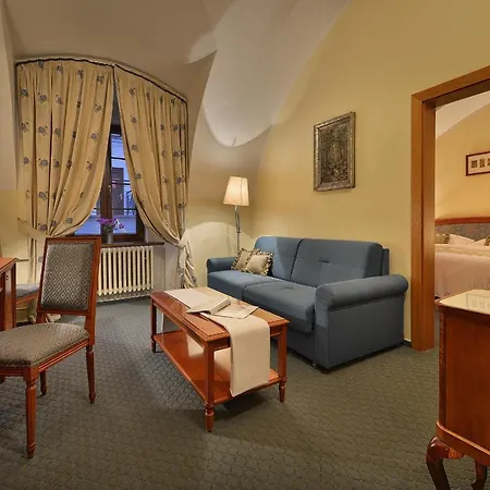 Maxmilian Lifestyle Hotel