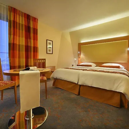 Maxmilian Lifestyle 4* Loučeň