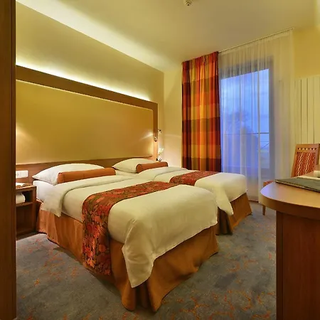 Maxmilian Lifestyle Hotel 4*