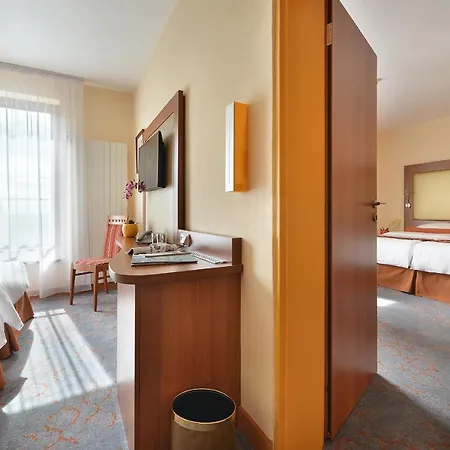 Hotel Maxmilian Lifestyle Loučeň
