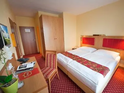 Maxmilian Lifestyle Loučeň