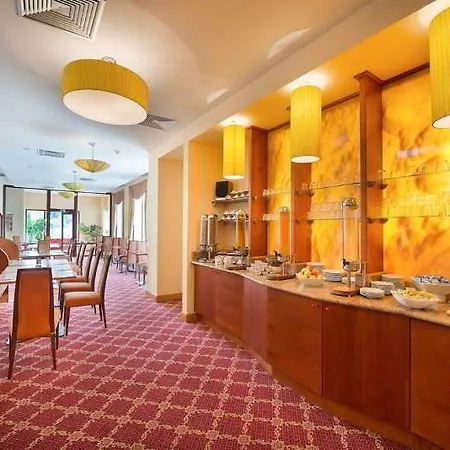 Maxmilian Lifestyle 4* Loučeň