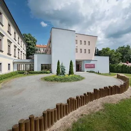 Maxmilian Lifestyle Loučeň