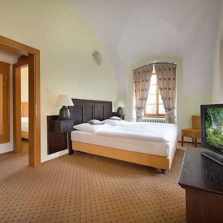 Maxmilian Lifestyle Hotel Loučeň