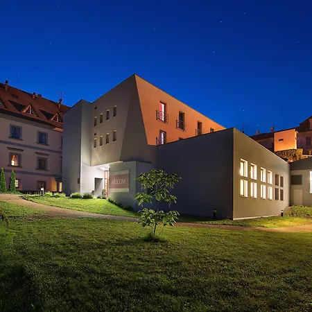 马克西米廉品质生活度假酒店 4* Loučeň