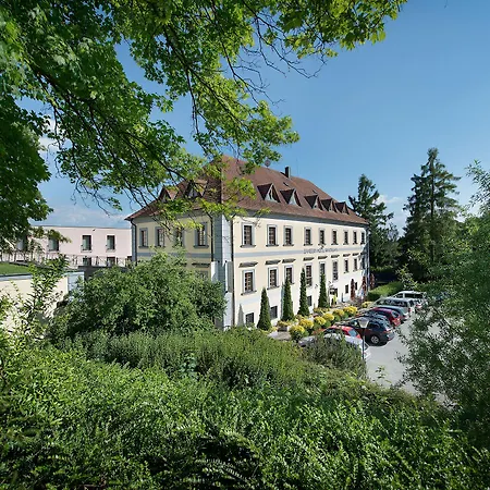 酒店 马克西米廉品质生活度假酒店 Loučeň