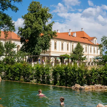 Maxmilian Lifestyle Loučeň