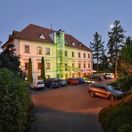 马克西米廉品质生活度假酒店 酒店 Loučeň