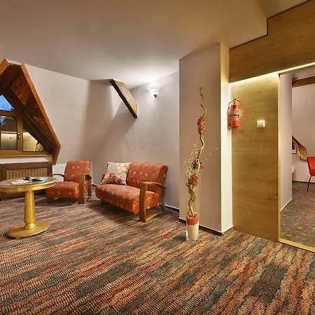 Hotel Maxmilian Lifestyle Loučeň