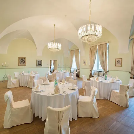 Maxmilian Lifestyle Hotel Loučeň