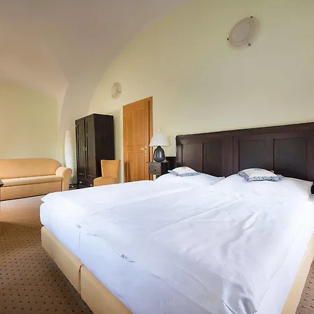 Maxmilian Lifestyle Hotel 4*