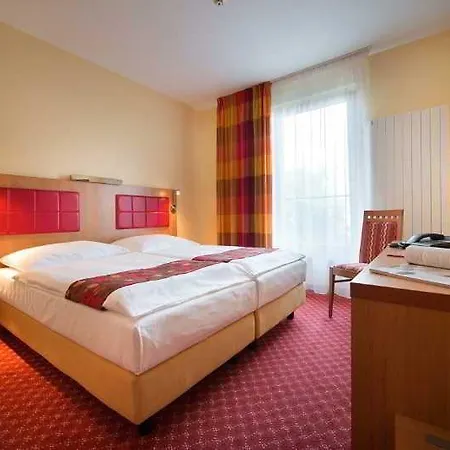 Maxmilian Lifestyle 4* Loučeň